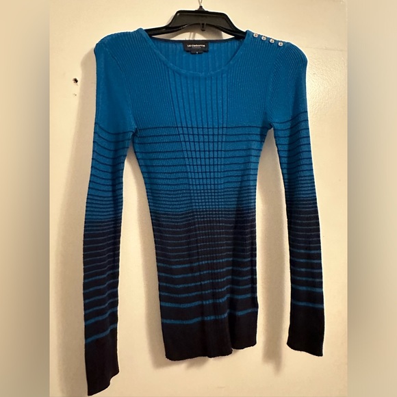 Liz Claiborne long sleeve top in size small. - Picture 1 of 1